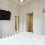 Cute In بوخارست